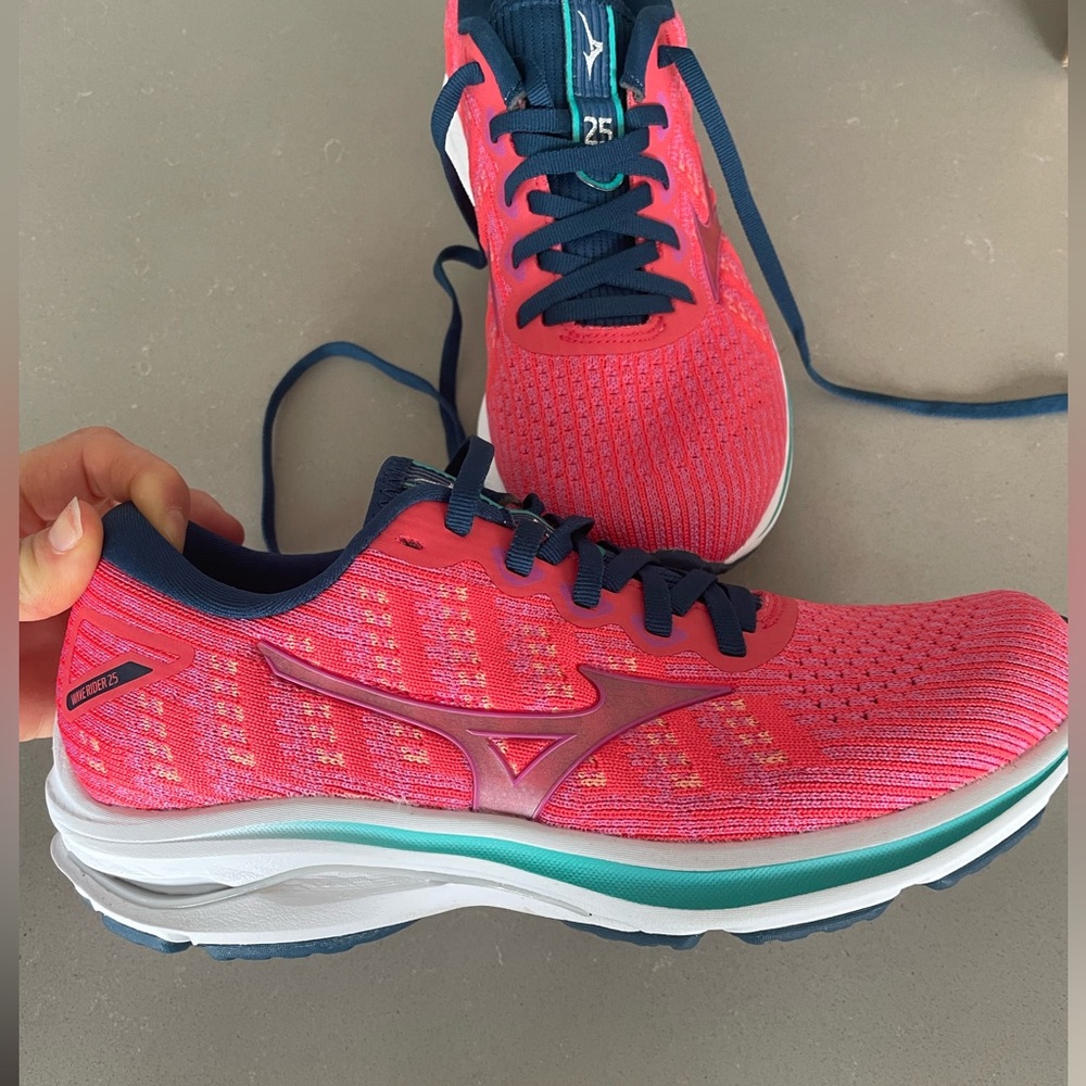 Mizuno wave rider 25 women’s size 7.5